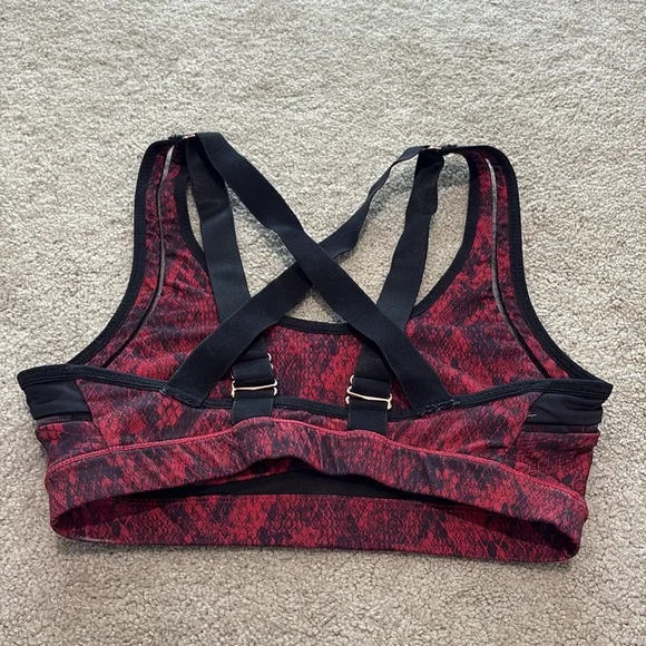 Fabletics sports bra, size M - Picture 5 of 5
